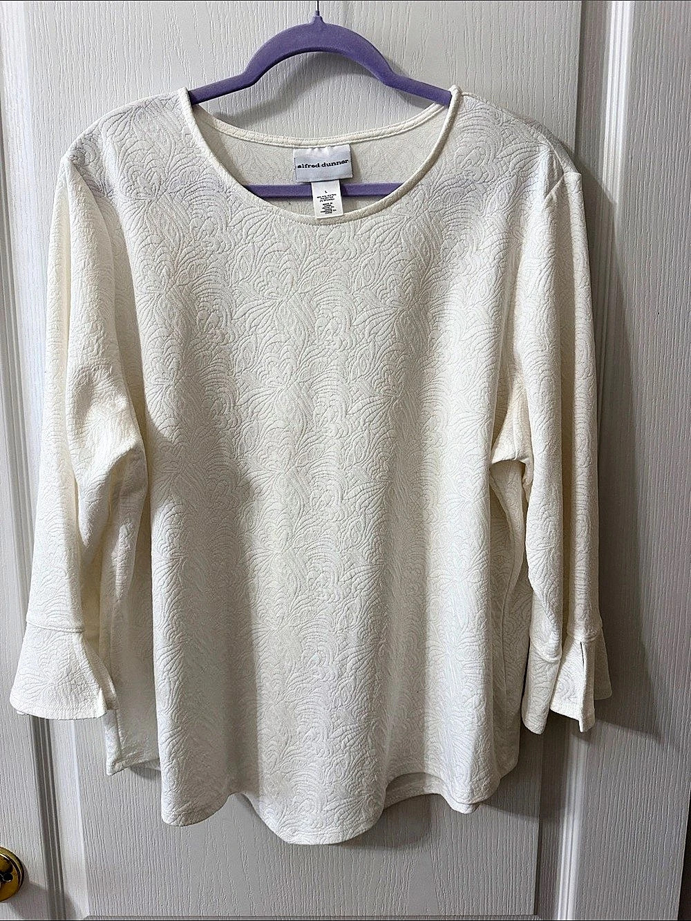 alfred dunner Textured Bell Sleeve Blouse in White Large Like New